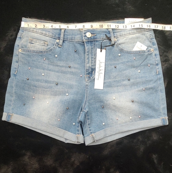 NICOLE Miller Cuffed Mid Rise Jean Shorts with Multi Color Pearls NWT Sz… - Picture 2 of 9